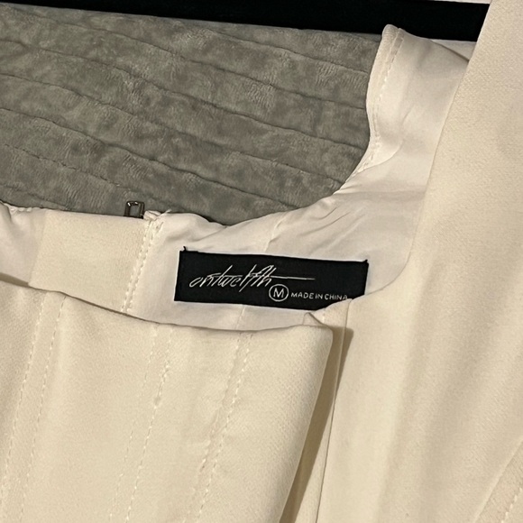 White Structured Corset Crop Top - Women - Picture 4 of 5